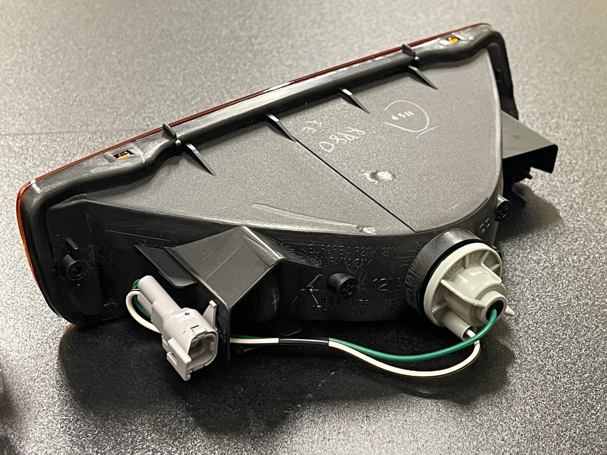Land Cruiser 80 Turn Signal – ASR Parts